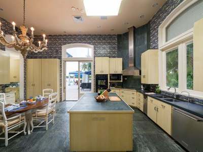 House &middot; For sale &middot; 10 bedrooms